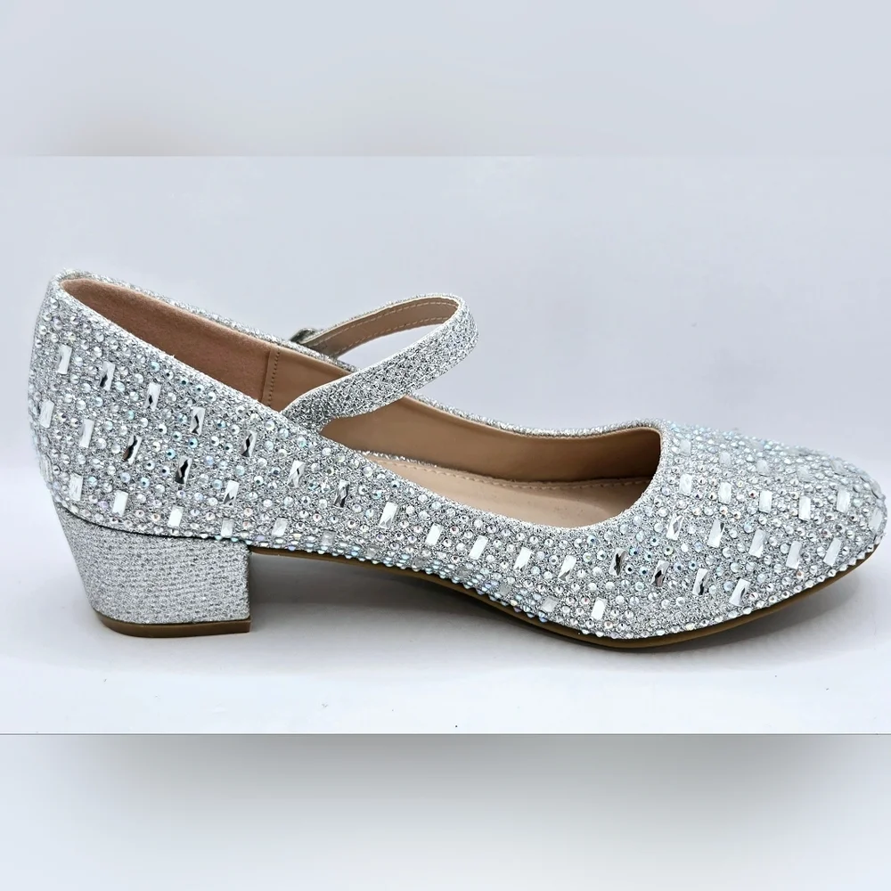 Amenity 46K Silver Fabulous Shoes Jeweled Sparkley Short Heel Ankle strap 3 NWOT